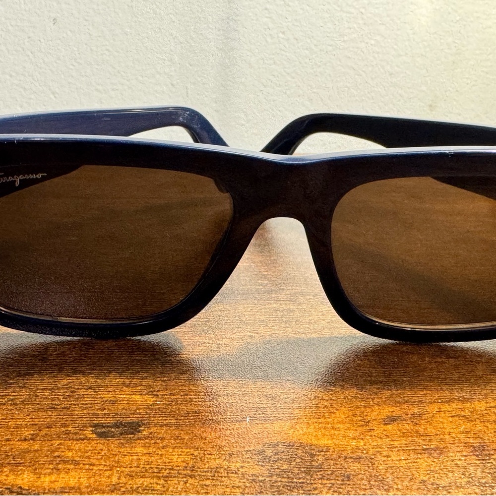 Ferragamo Men’s Sunglasses Navy Rectangular Made in Italy - Picture 3 of 6